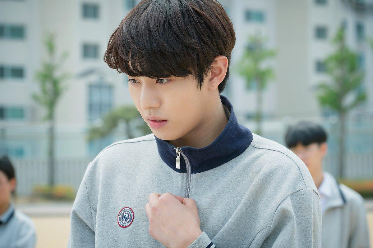 Hình ảnh Ahn Hyo Seop trong bộ đồng phục học sinh được 'khai quật', fans hâm mộ mong anh đóng phim học đường! Ảnh 7