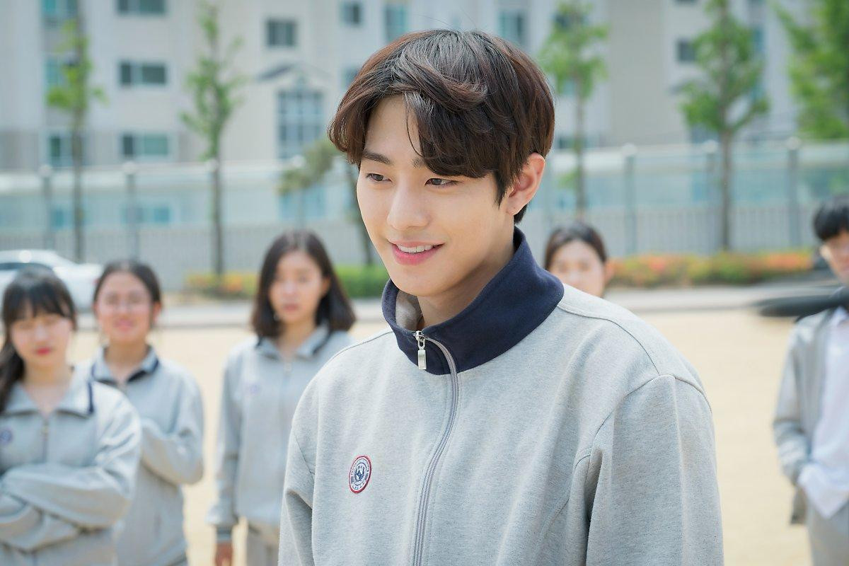 Hình ảnh Ahn Hyo Seop trong bộ đồng phục học sinh được 'khai quật', fans hâm mộ mong anh đóng phim học đường! Ảnh 15