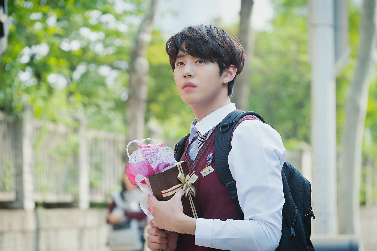 Hình ảnh Ahn Hyo Seop trong bộ đồng phục học sinh được 'khai quật', fans hâm mộ mong anh đóng phim học đường! Ảnh 4