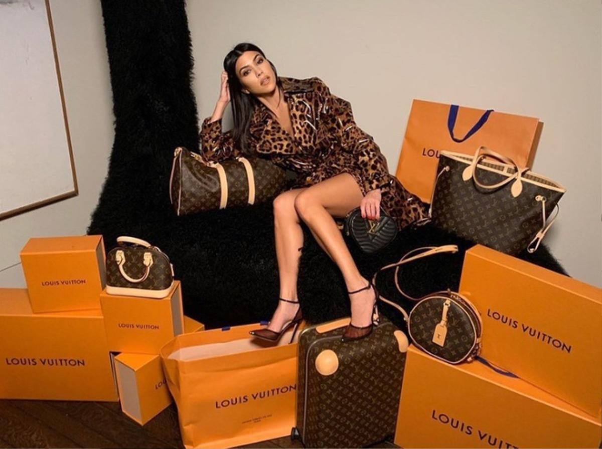 Giàu nứt vách, Kylie Jenner tiếp tục tặng 35.000 USD và loạt túi Gucci cho người hâm mộ Ảnh 6