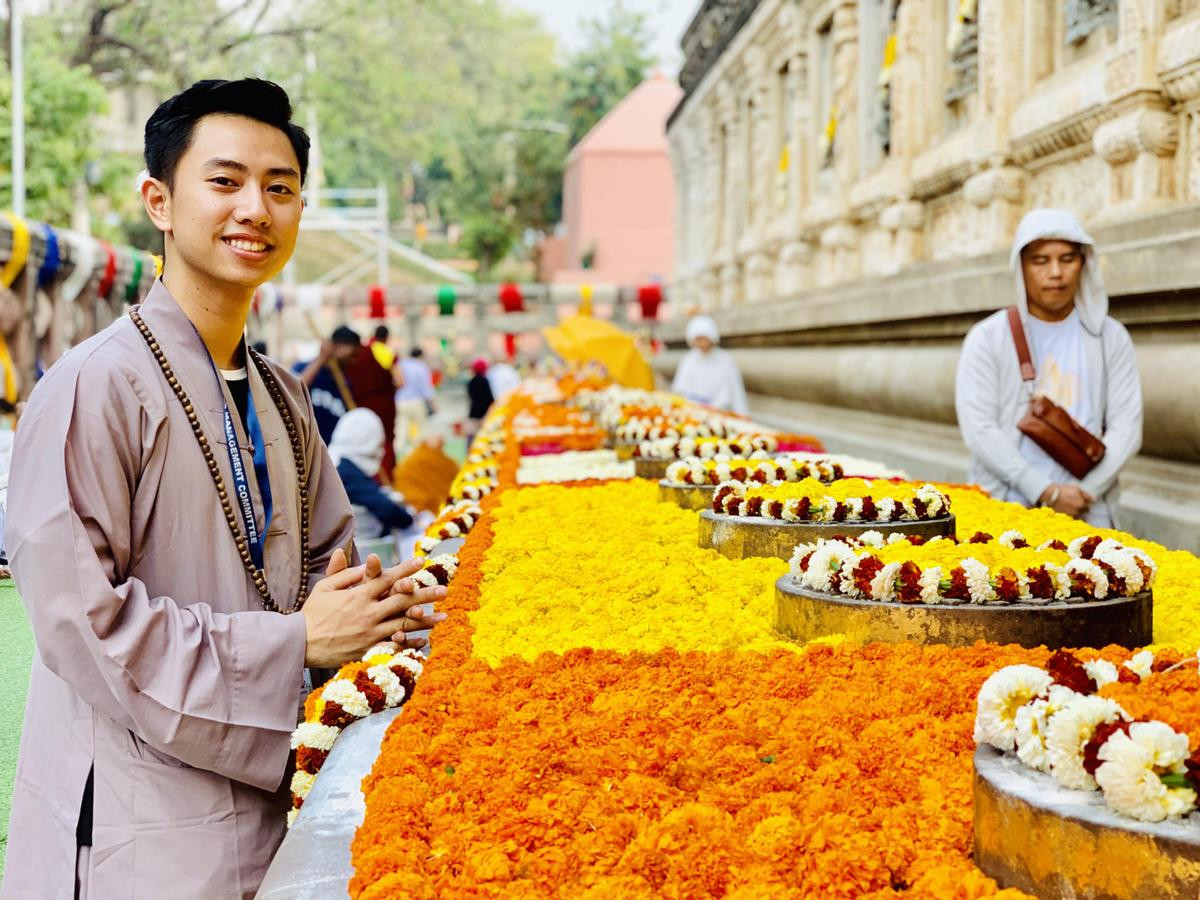 Chàng trai Việt 24 tuổi nặng tình trên đất Phật, ngày ngày nấu 300 suất cơm làm từ thiện Ảnh 1