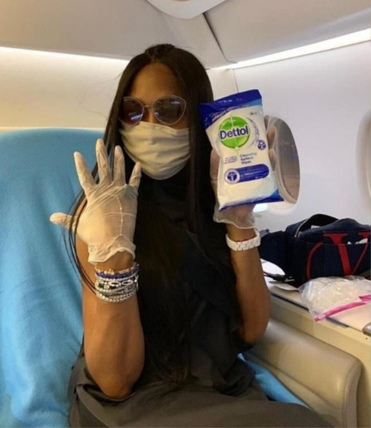 ‘Báo đen' Naomi Campbell bịt khẩu trang kín mít khi ra sân bay giữa mùa dịch Covid-19 Ảnh 6