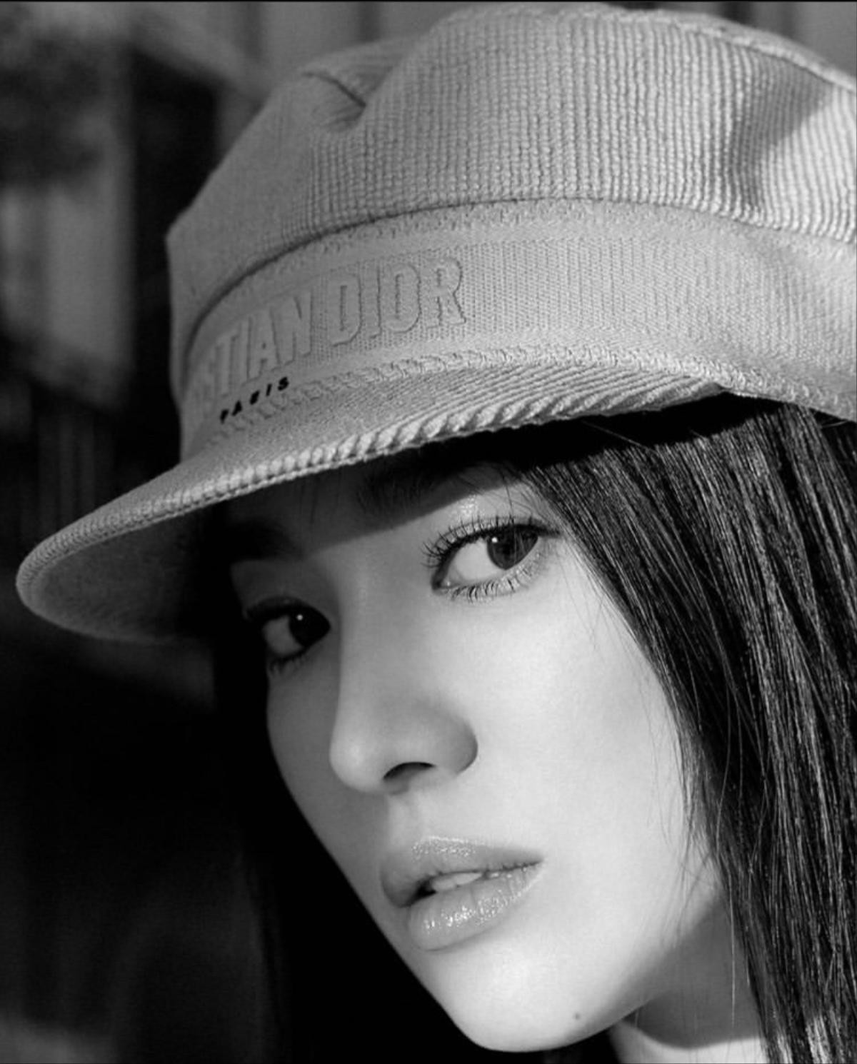 Đạt gần 10 triệu follow Instagram, Song Hye Kyo đọ sắc Kim Hee Sun: Kẻ tám lạng người nửa cân! Ảnh 2