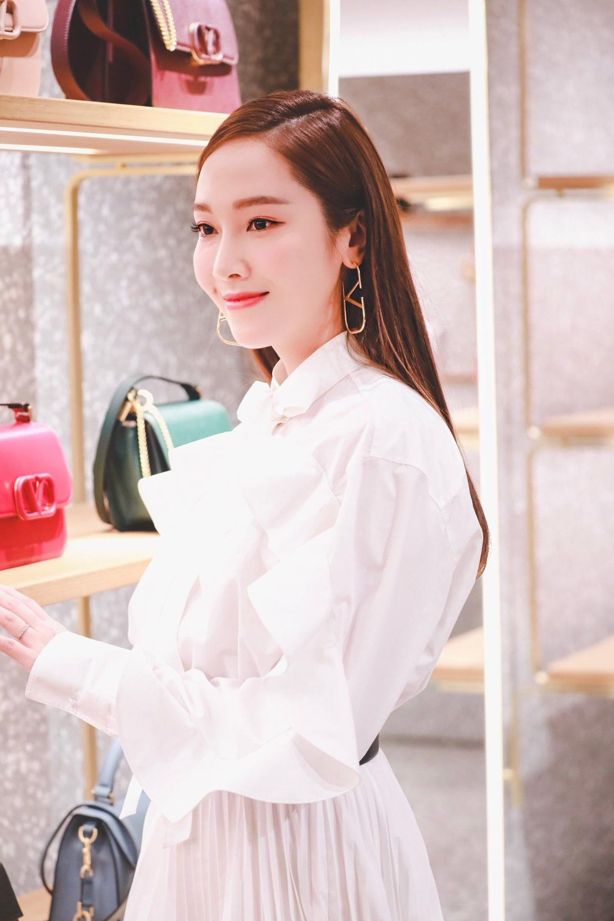 Không an ủi Taeyeon (SNSD) khi bố qua đời, Jessica Jung bị Knet 'cà khịa' Ảnh 3