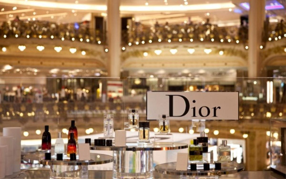 Dior, Louis Vuitton sản xuất gel rửa tay phát miễn phí, nhiều brand thời trang đóng cửa mùa dịch nCov Ảnh 2