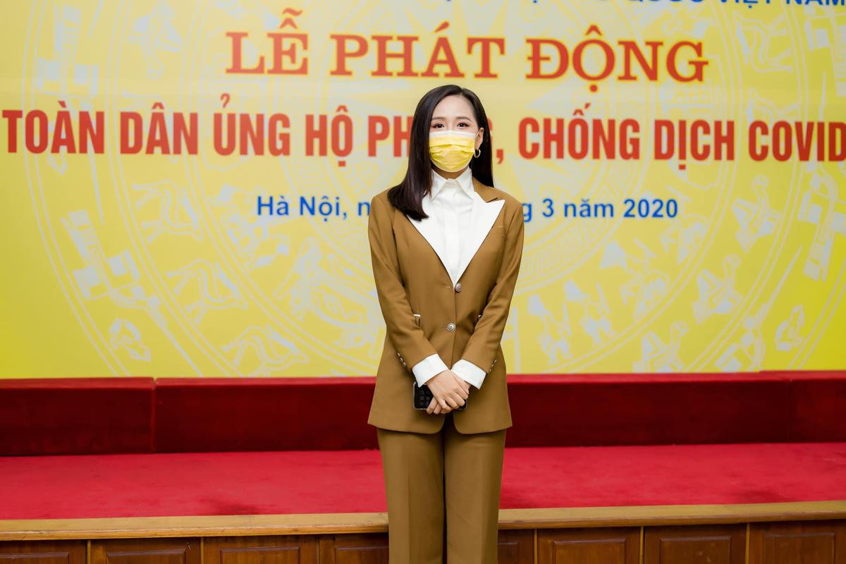 Mai Phương Thúy đẹp thanh lịch, đại diện góp 20 tỷ đồng hỗ trợ phòng chống Covid-19 Ảnh 2