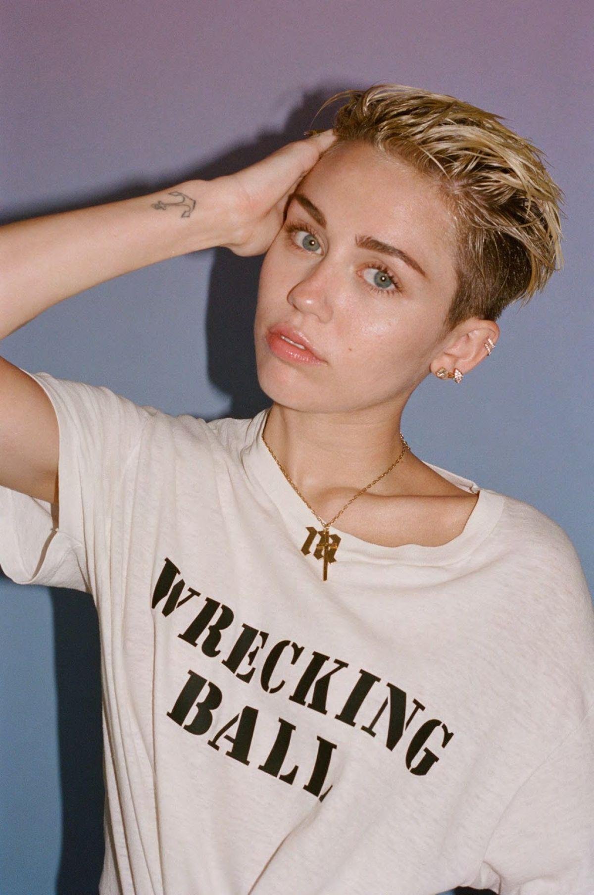 Miley Cyrus thú nhận từng không dám mặc bikini trong vòng 2 năm sau sự kiện này Ảnh 2