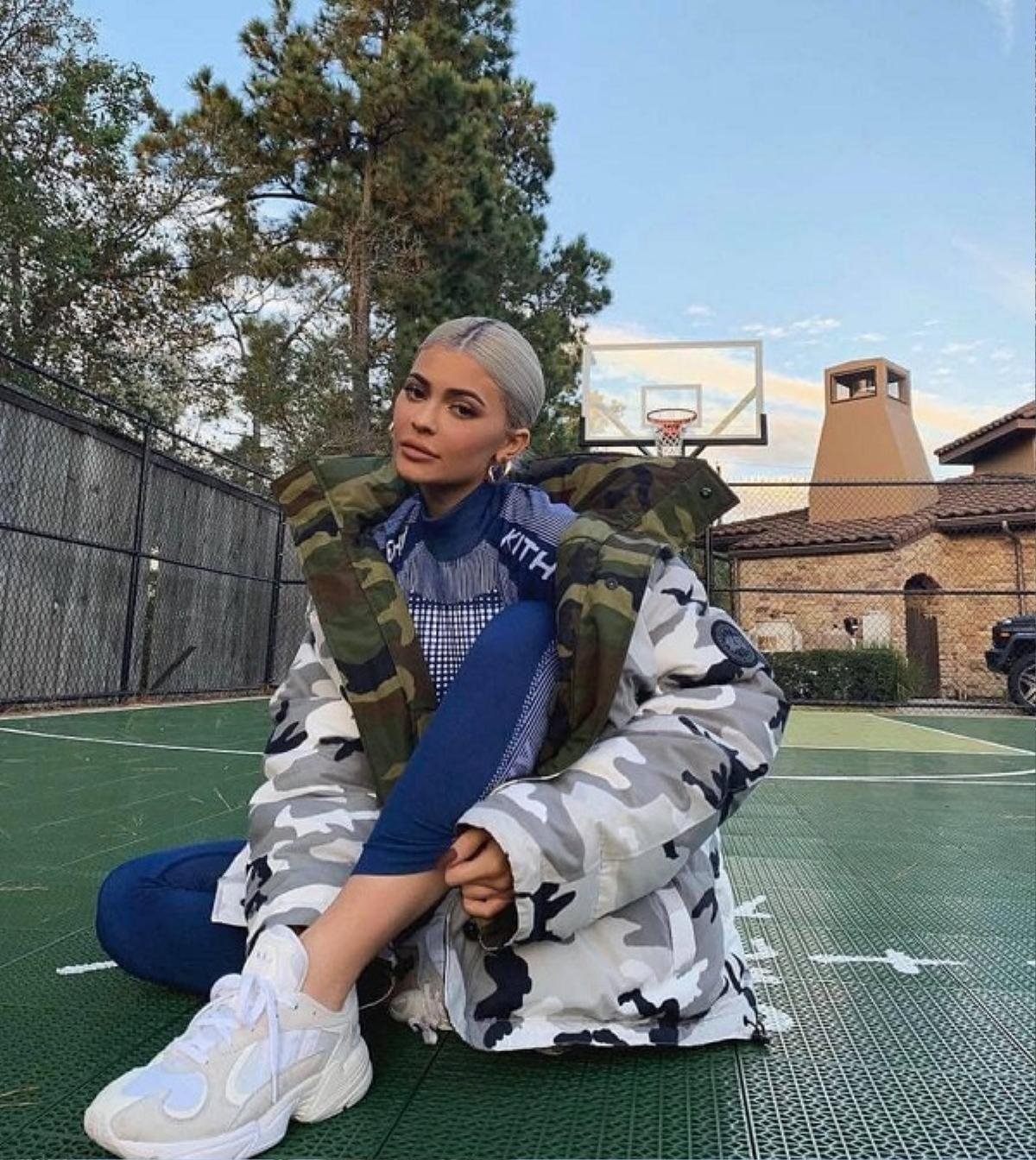 Siêu biệt thự trăm tỷ đồng của Kylie Jenner với phòng thử đồ 'to vật' như shop thời trang Ảnh 8