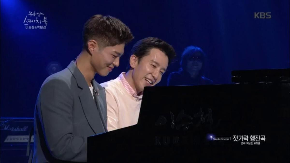 Park Bo Gum gây ấn tượng bằng giọng hát và khả năng đệm piano trong talkshow Ảnh 5