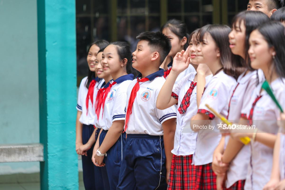 Gil Lê cười ngất vì cậu bé lớp 6 'ghen ra mặt': 'Chơi thân với lớp phó, ông có hạnh phúc không?' Ảnh 2