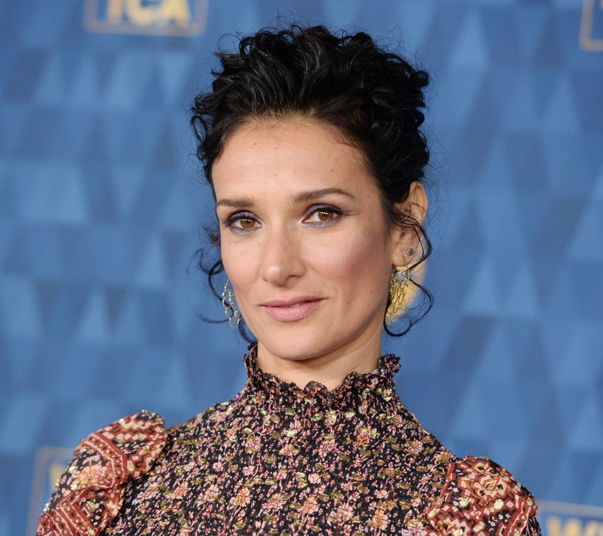 Indira Varma - diễn viên Game of Thrones dương tính với COVID-19, có tiếp xúc với ‘Mẹ Rồng’ Emilia Clarke Ảnh 1