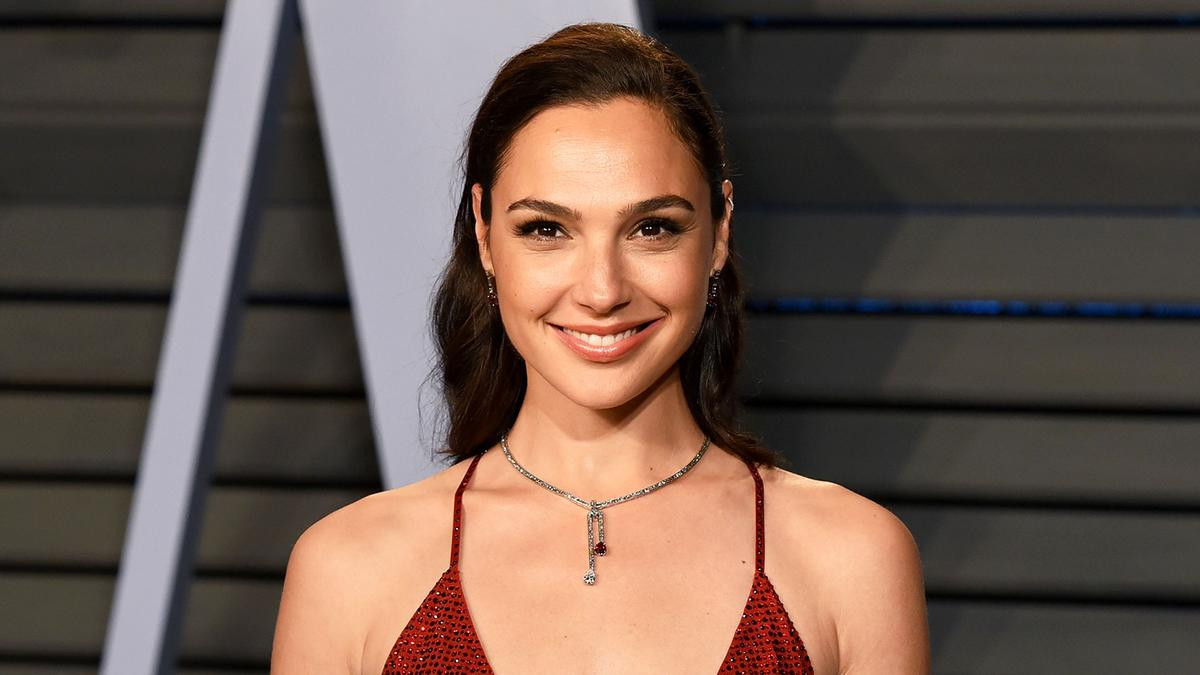 ‘Wonder Woman’ Gal Gadot bị ném đá khi đăng clip hát cổ vũ tinh thần người dân giữa mùa dịch Ảnh 1