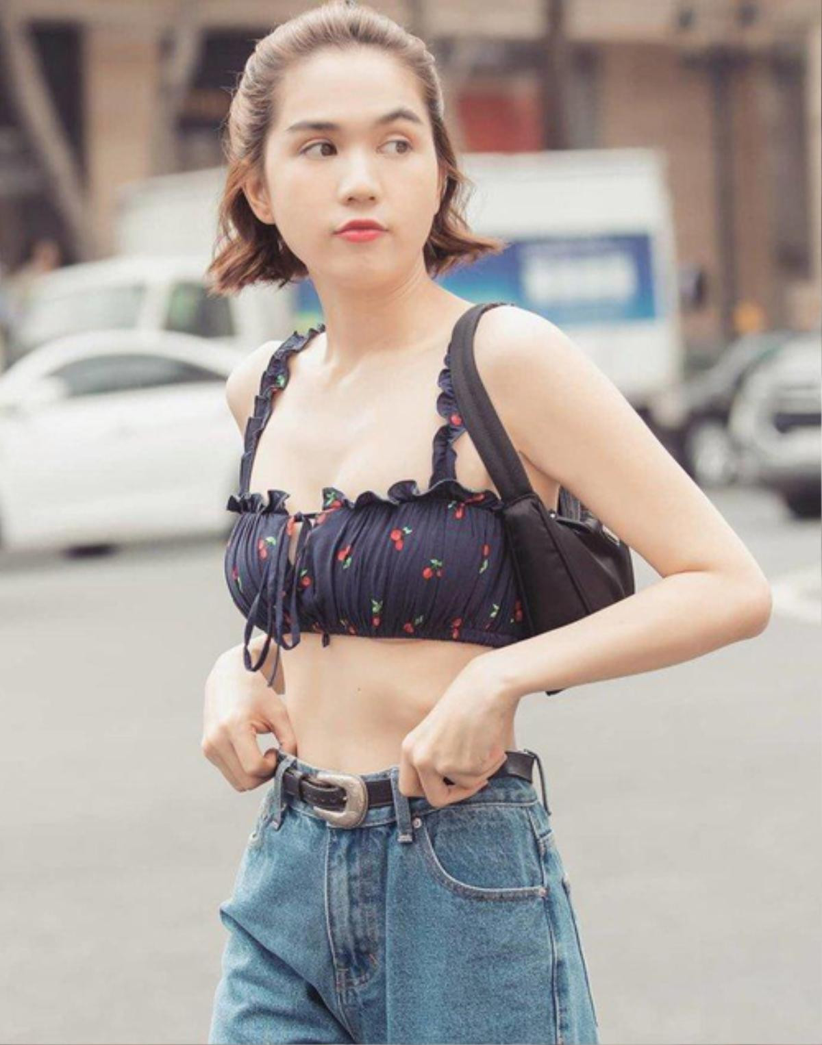 Minh Tú, Quỳnh Anh Shyn khiến bao người bỏng mắt với áo croptop 5cm Ảnh 4