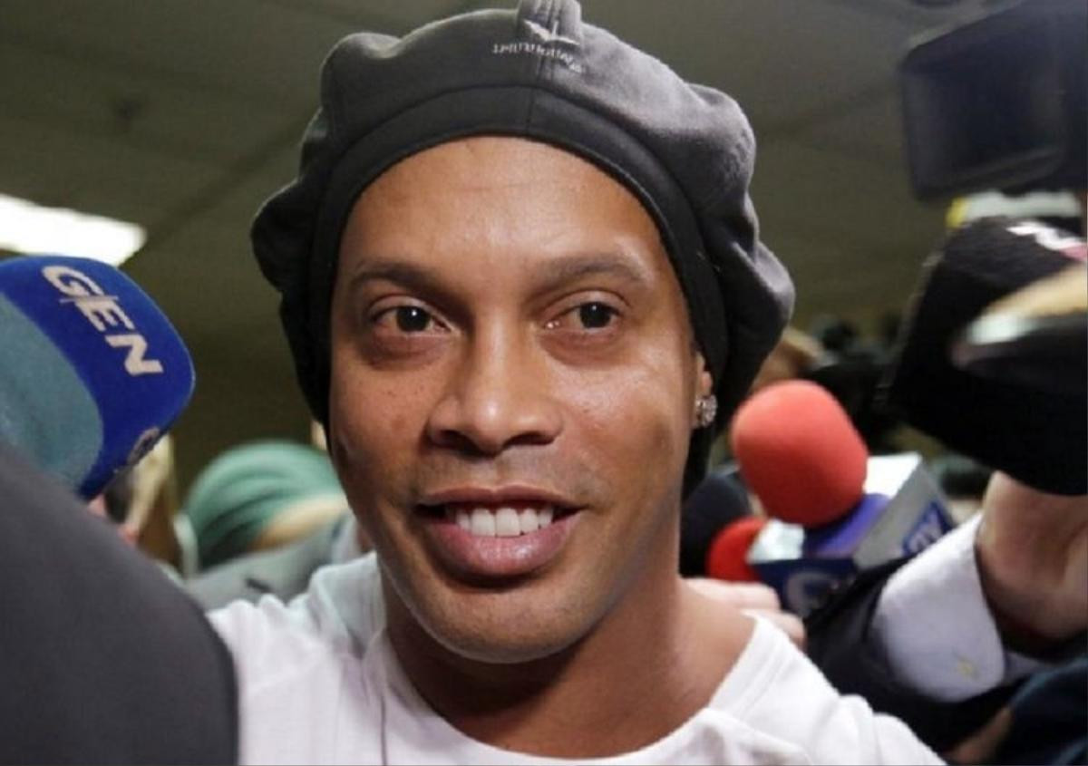 Ronaldinho nguy cơ ngồi tù 10 năm vì nghi án rửa tiền xuyên quốc gia Ảnh 1