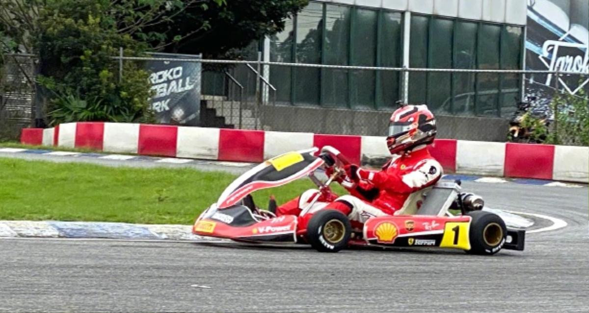 Lâm Chí Dĩnh dẫn cậu cả Kimi đi đua go-karting cho 'đỡ ghiền' Ảnh 7