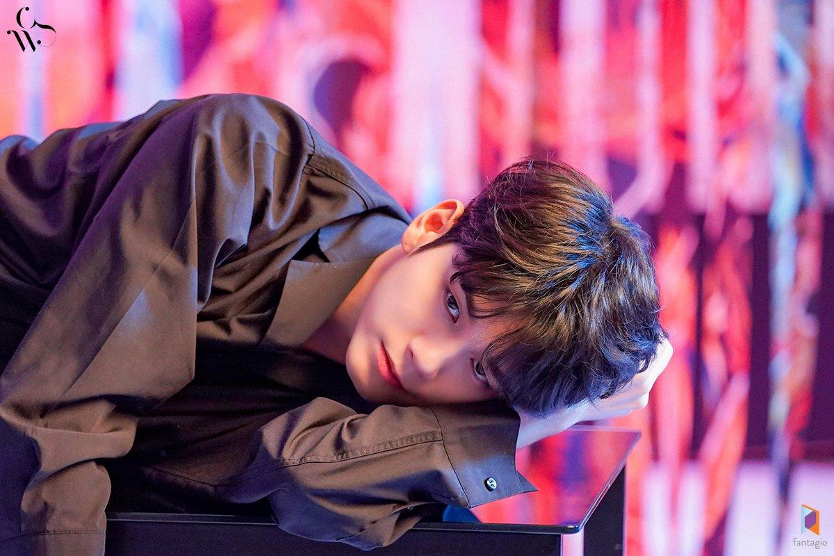 Ong Seongwu chính thức tham chiến với 'Gravity', đối đầu 'bất phân thắng bại' với người anh em Kang Daniel trên đường đua cuối tháng 3 Ảnh 8