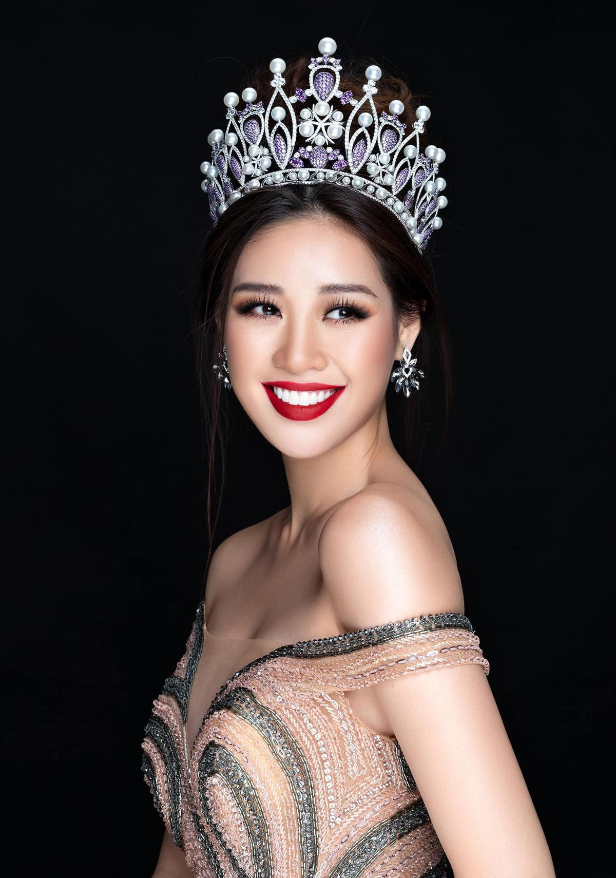 Khánh Vân kết thân hoa hậu Colombia - Ấn Độ, khẳng định không phẫu thuật thẩm mỹ thi Miss Universe Ảnh 1