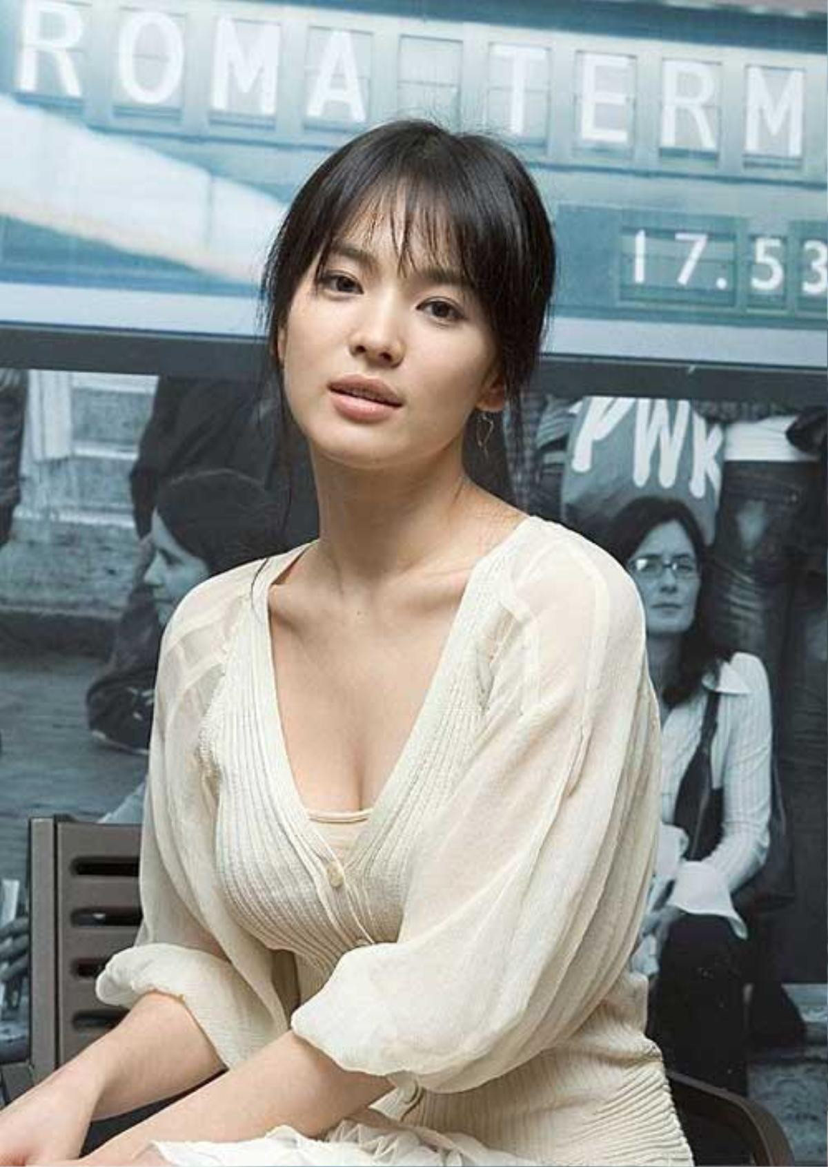 Mỗi lần Song Hye Kyo diện váy khoe vòng một đẫy đà, lấp ló đều 'gây sốt' mạng xã hội Ảnh 12