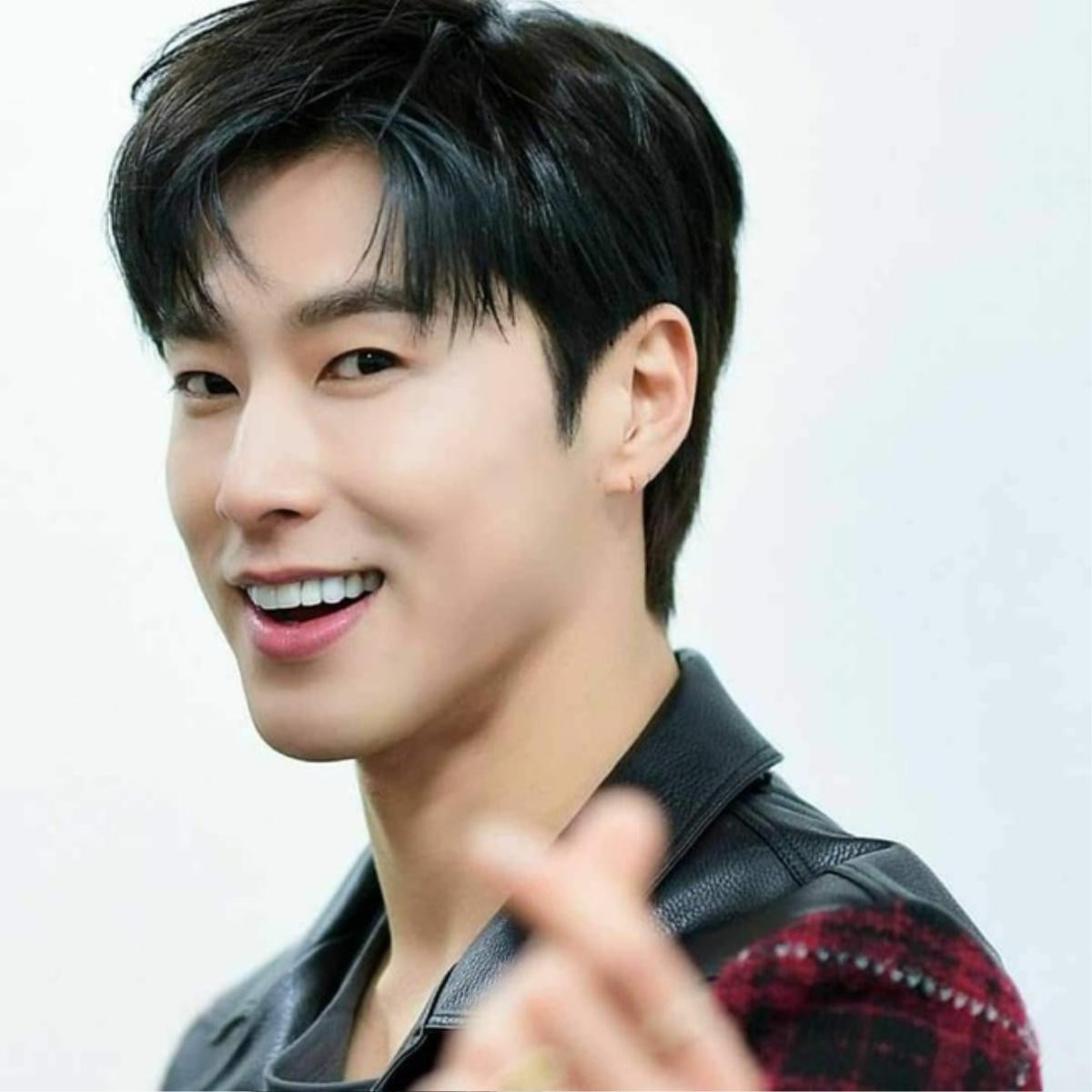 Yunho đăng kí bản quyền mặt nạ độc đáo chống dịch COVID 19 Ảnh 4