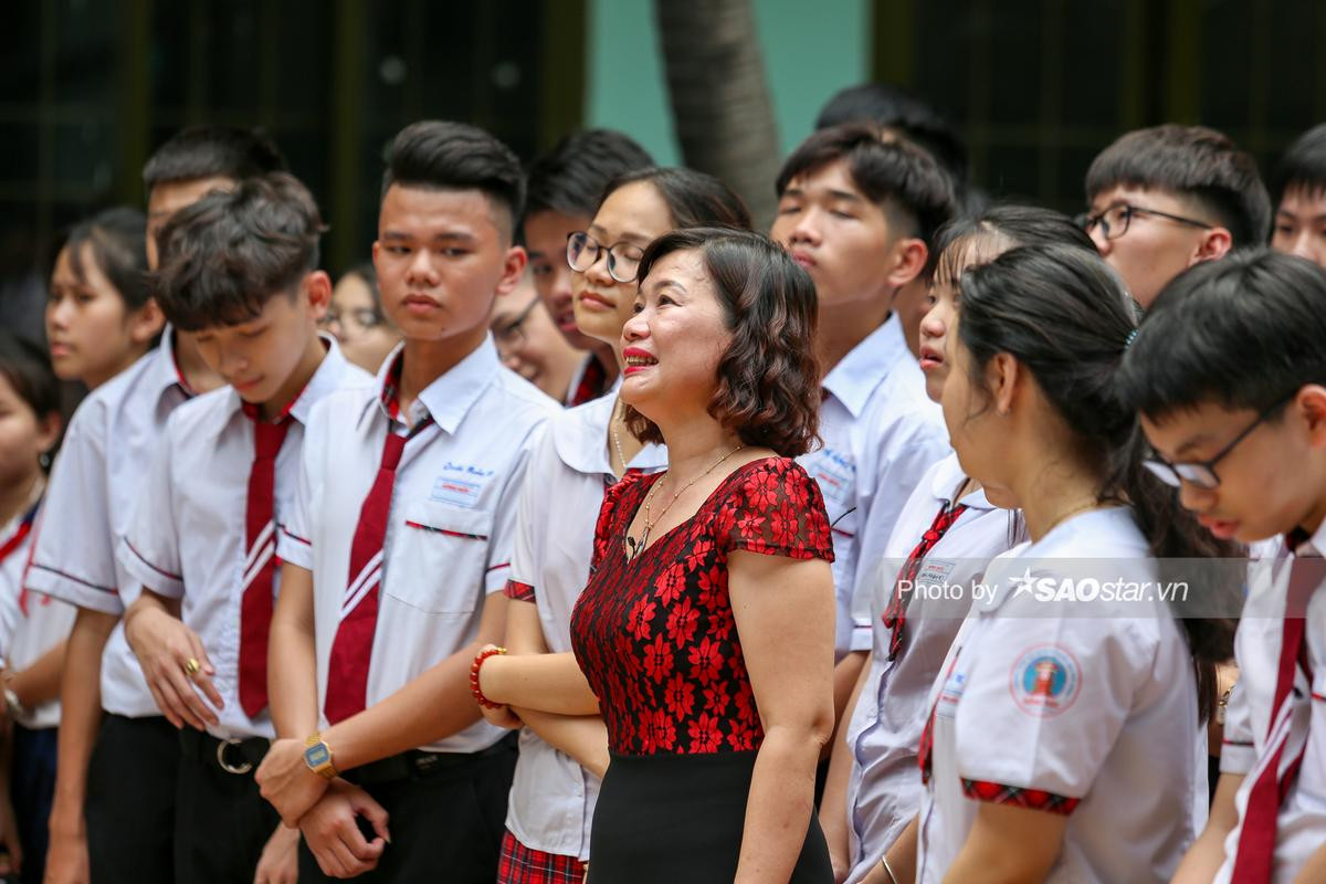 Gil Lê rơi nước mắt vì lời thú tội của nam sinh lớp 10: 'Là 1 thằng con trai mà con làm mẹ khóc quá nhiều lần' Ảnh 7