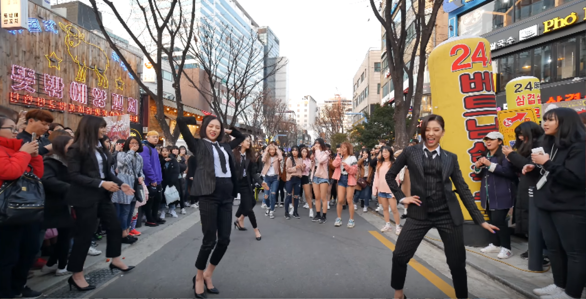 Những lần 'đột kích' sự kiện Kpop Dance Public của idol khiến fan 'bấn loạn': Từ hóa người qua đường đến cụ ông ốm yếu không ai nhận ra Ảnh 3