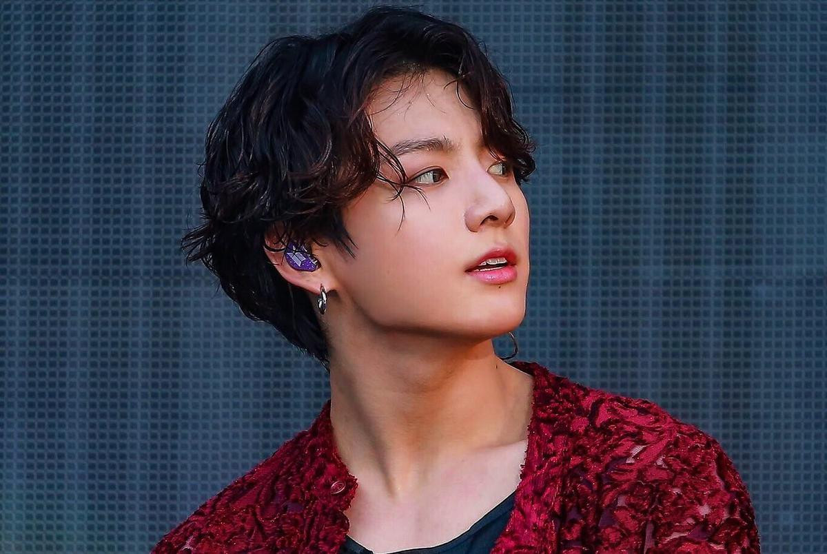 Bấn loạn trước 10 khoảnh khắc gợi cảm với mái tóc ướt át của Jungkook (BTS) Ảnh 3