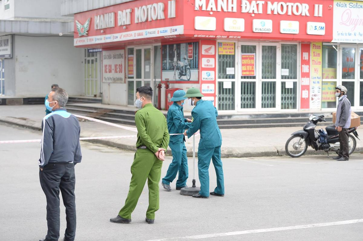 Ngủ qua đêm tại nhà bạn, cô gái bật khóc định bỏ trốn khỏi nơi có người nghi nhiễm COVID-19 Ảnh 1