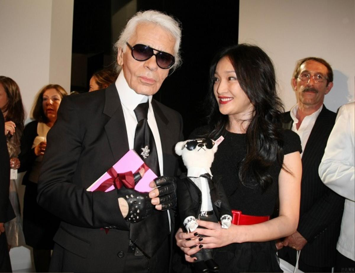 Không phải Jennie, Châu Tấn mới là 'nàng thơ Chanel Châu Á' được Karl Lagerfeld ưu ái Ảnh 1