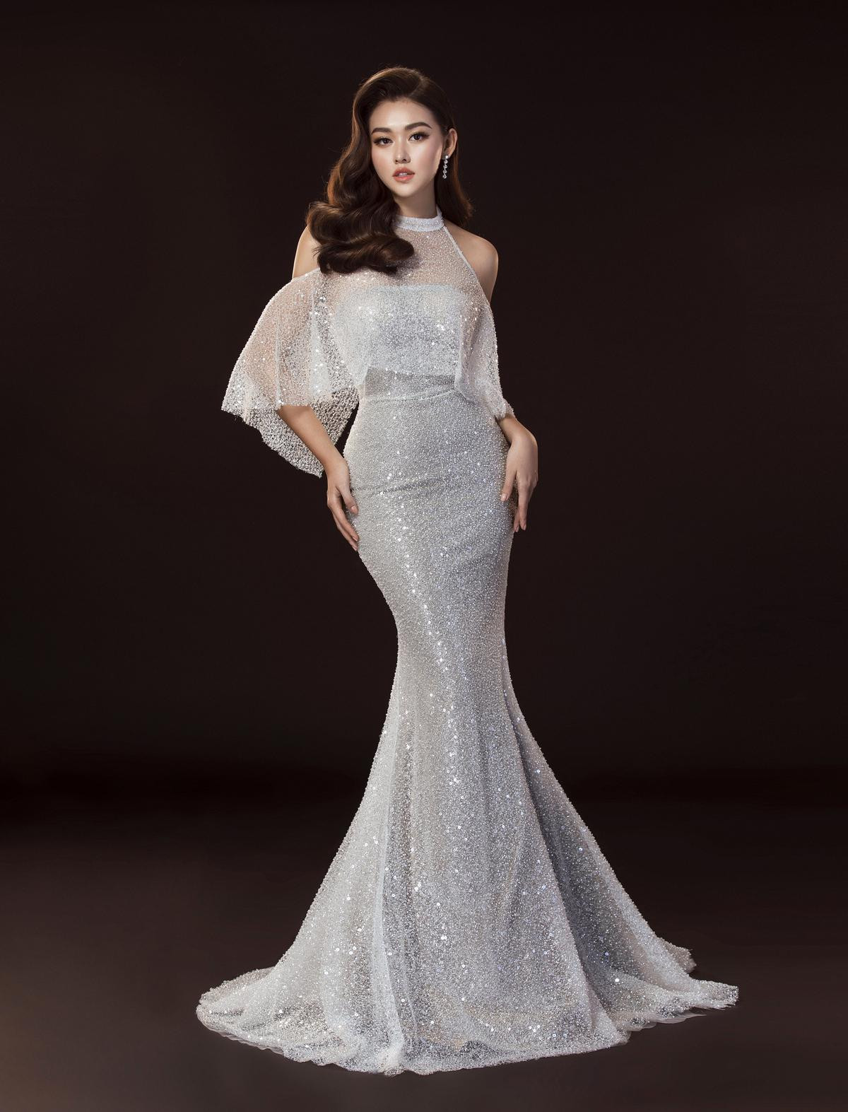 Hoàng Thùy lỡ duyên diễn váy dạ hội 'xịn xò', Lương Thùy Linh - Tường San chọn Evening Gown quá chuẩn xác Ảnh 10