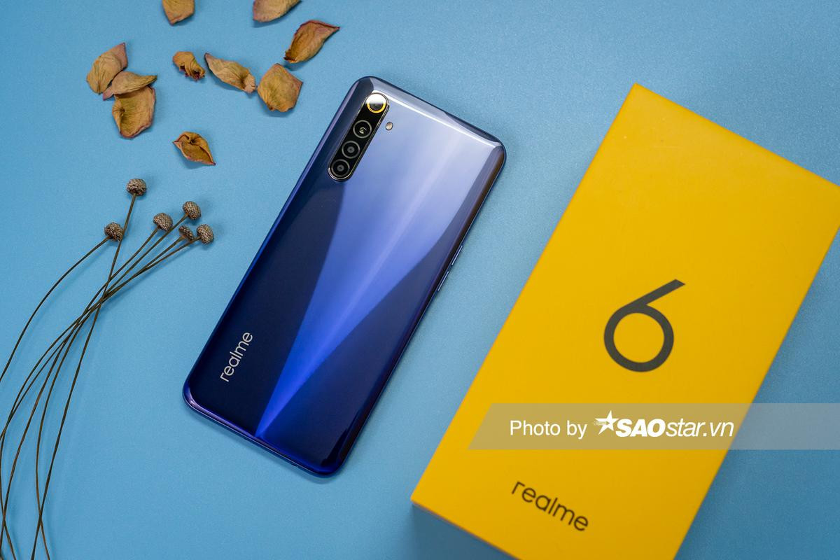 Mở hộp Realme 6 tại VN: Màn hình 90Hz, mặt lưng bóng bẩy, có cụm 4 camera sau Ảnh 1