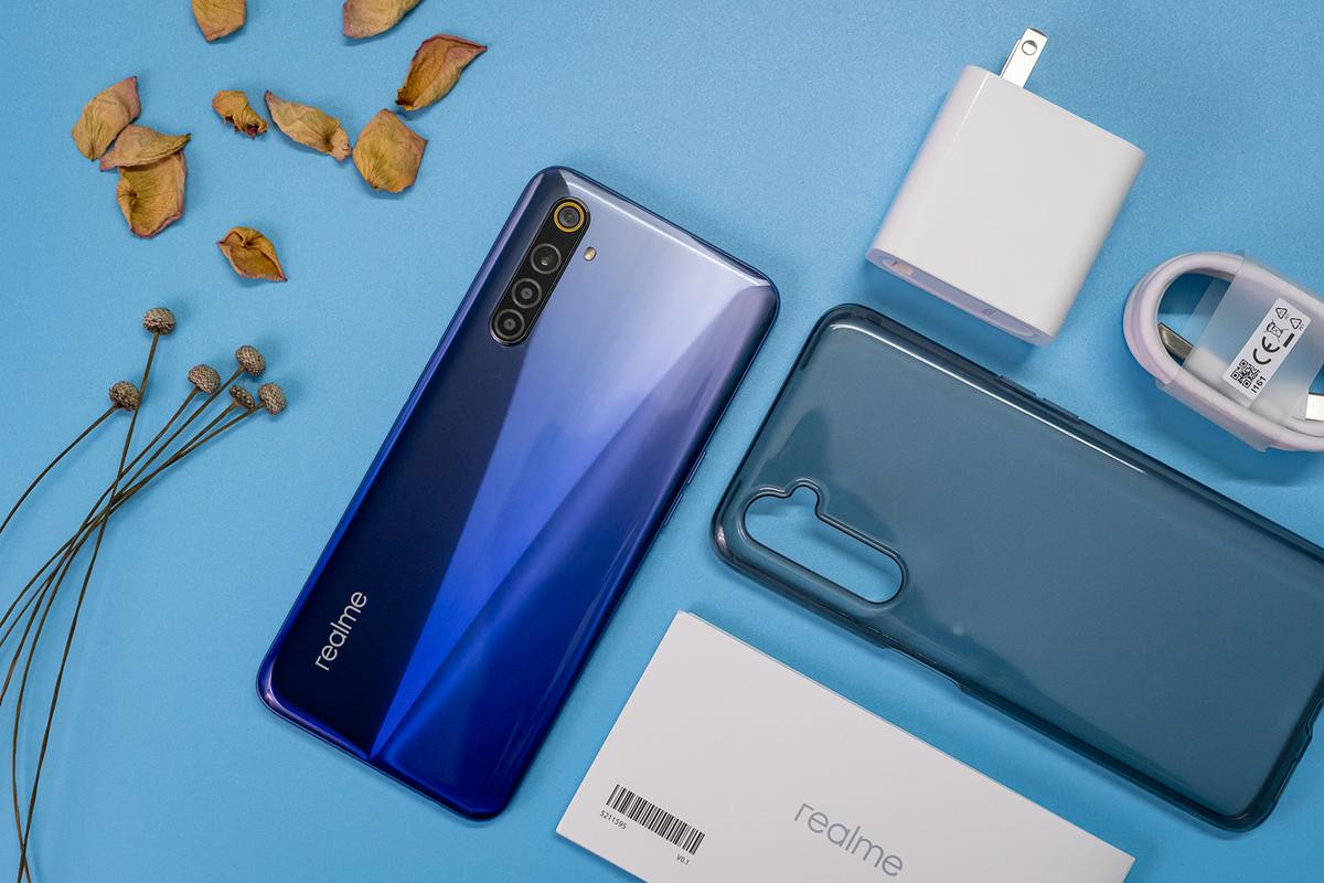 Mở hộp Realme 6 tại VN: Màn hình 90Hz, mặt lưng bóng bẩy, có cụm 4 camera sau Ảnh 2