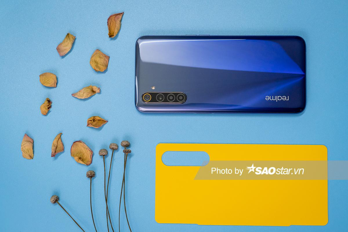 Mở hộp Realme 6 tại VN: Màn hình 90Hz, mặt lưng bóng bẩy, có cụm 4 camera sau Ảnh 4