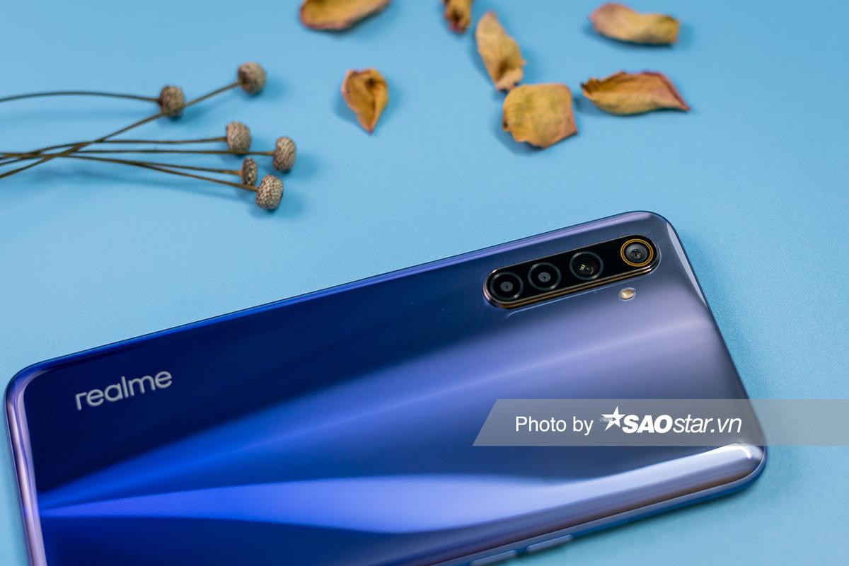 Mở hộp Realme 6 tại VN: Màn hình 90Hz, mặt lưng bóng bẩy, có cụm 4 camera sau Ảnh 5