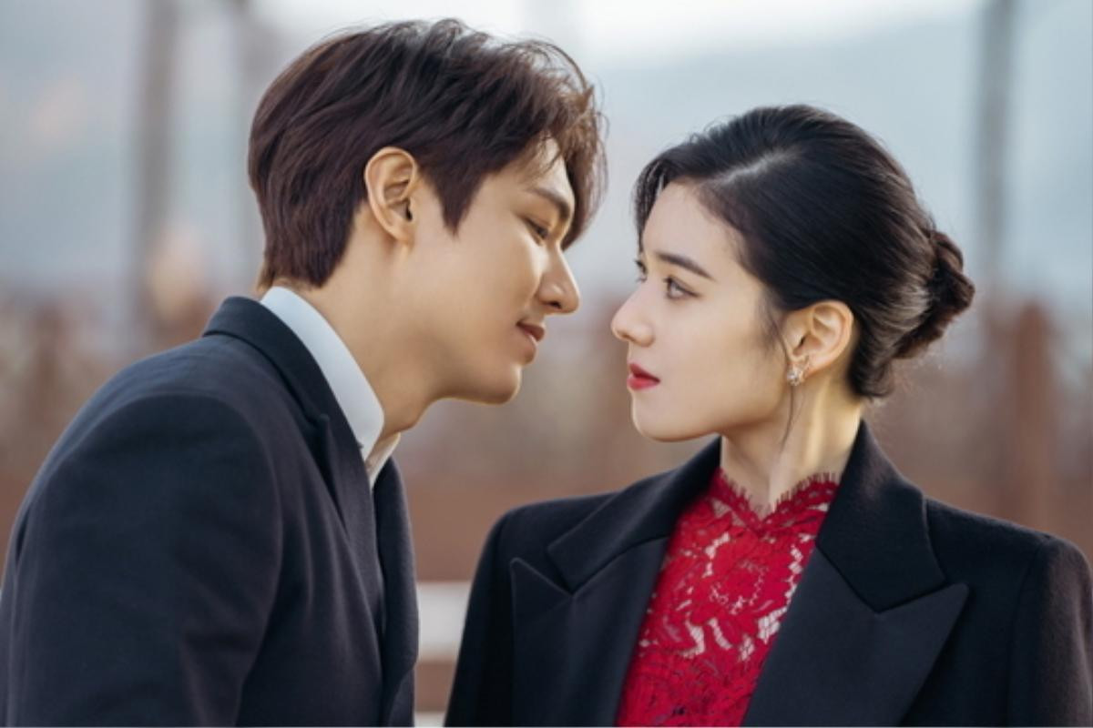 'The King': Căng thẳng hay Lee Min Ho - Jung Eun Chae chuẩn bị hôn? Ảnh 4