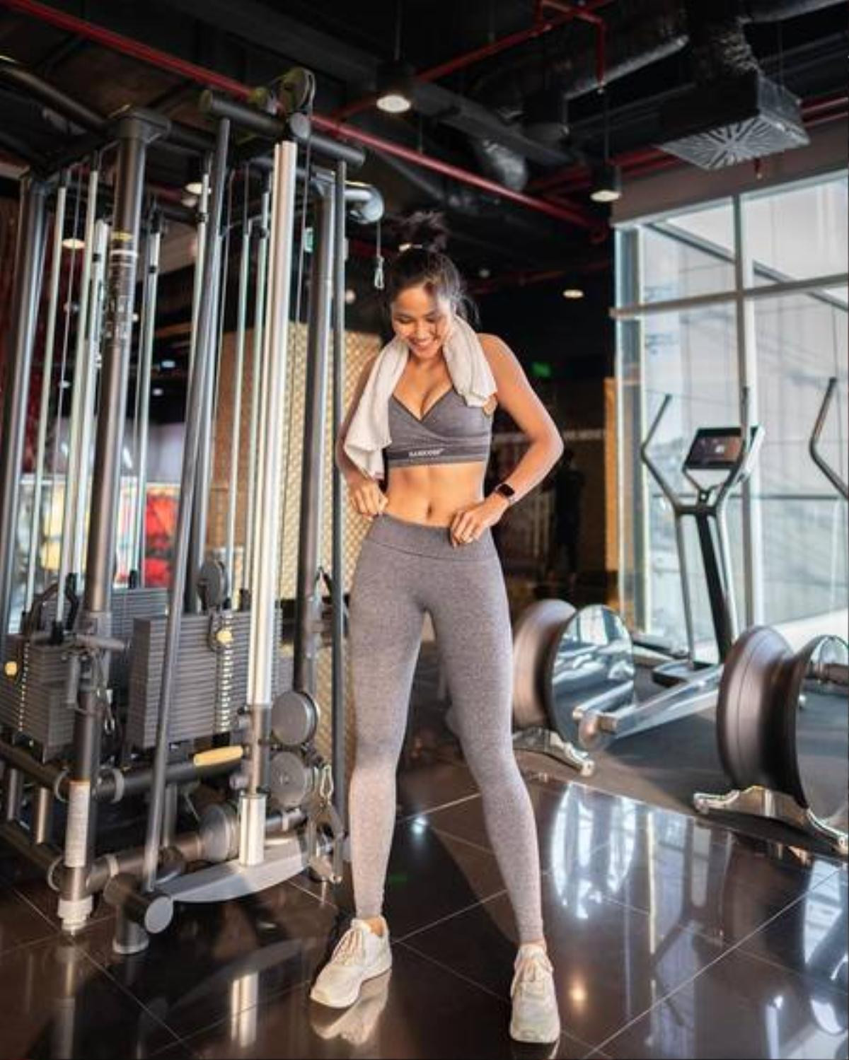 Thời trang gym của sao Việt: H'Hen Niê đúng chuẩn, Angela Phương Trinh nhận 'kết đắng' vì váy bó sát Ảnh 12