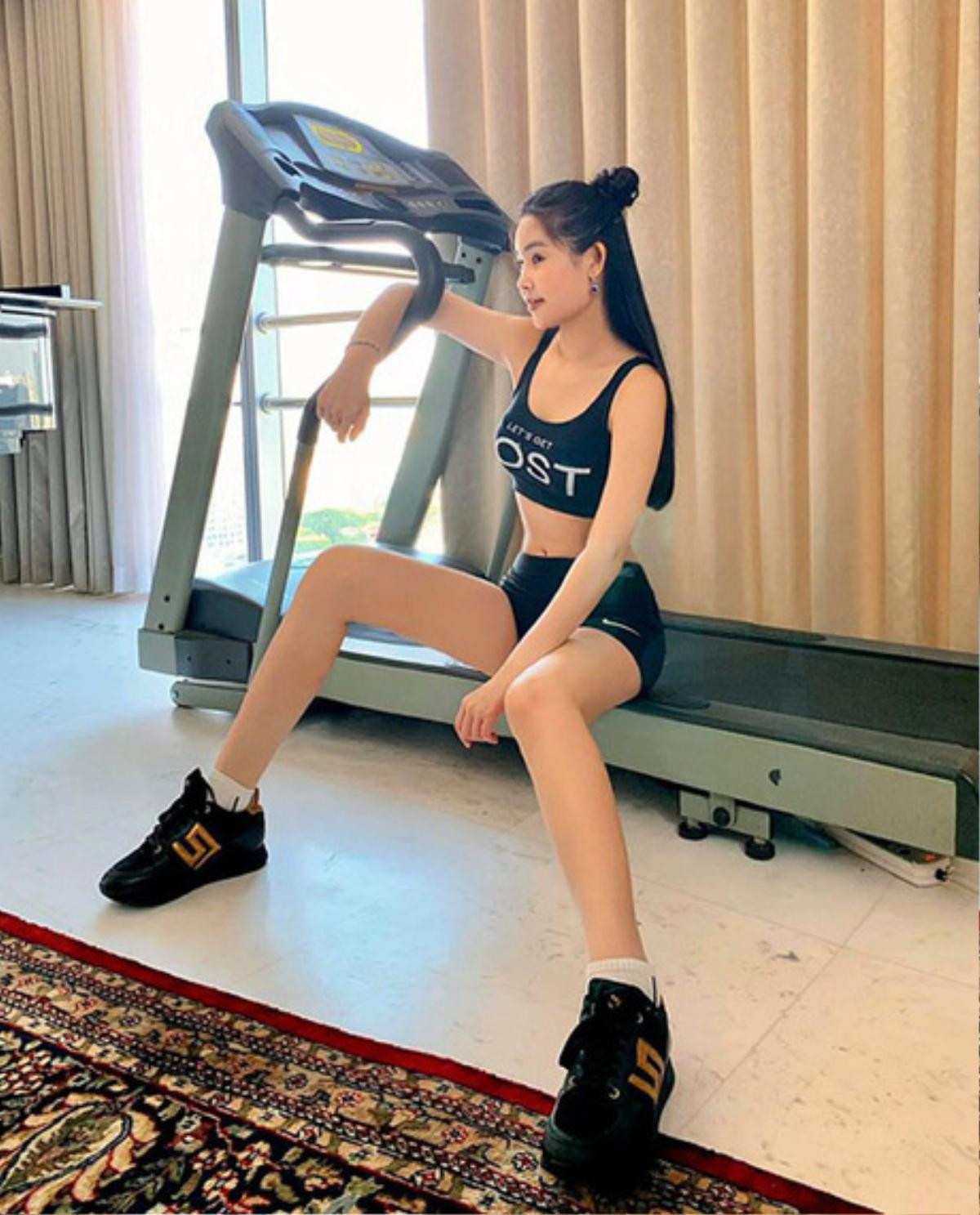 Thời trang gym của sao Việt: H'Hen Niê đúng chuẩn, Angela Phương Trinh nhận 'kết đắng' vì váy bó sát Ảnh 9