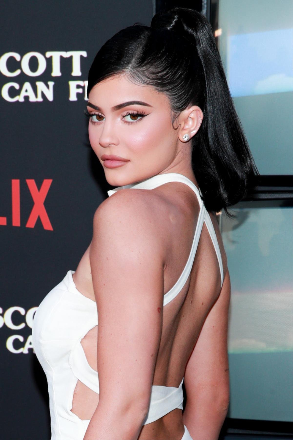 Sau khi quyên góp 1 triệu USD, Kylie Jenner tiếp tục sản xuất nước rửa tay khô vì dịch Covid 19 Ảnh 1