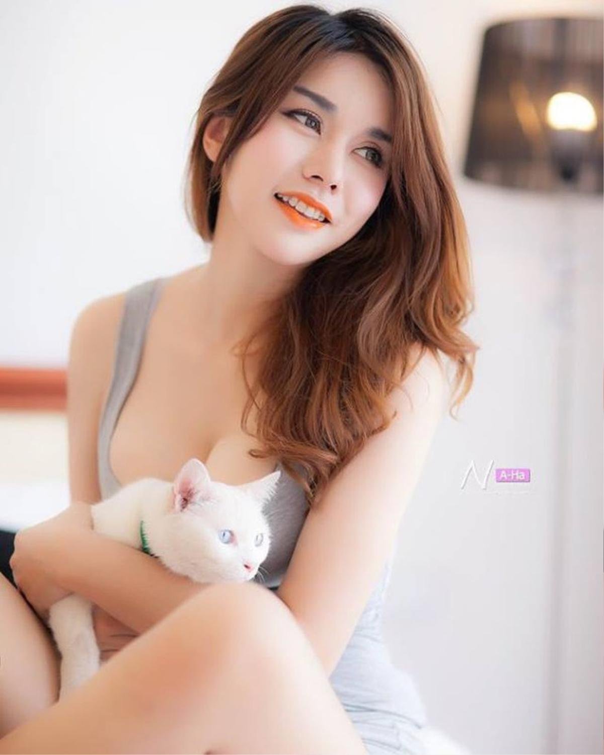 Sau 2 năm 'gây bão', 'hotgirl đồ ăn vặt' Thái Lan lộ mặt cứng đờ vì lạm dụng thẩm mỹ Ảnh 8