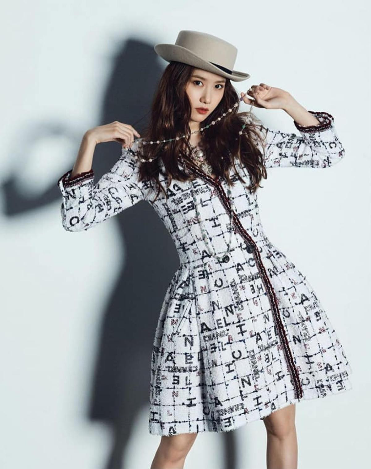 YoonA được khen ngợi hết lời trên tạp chí L'OFFICIEL: 'Cô ấy thật tinh tế và xinh đẹp' Ảnh 6