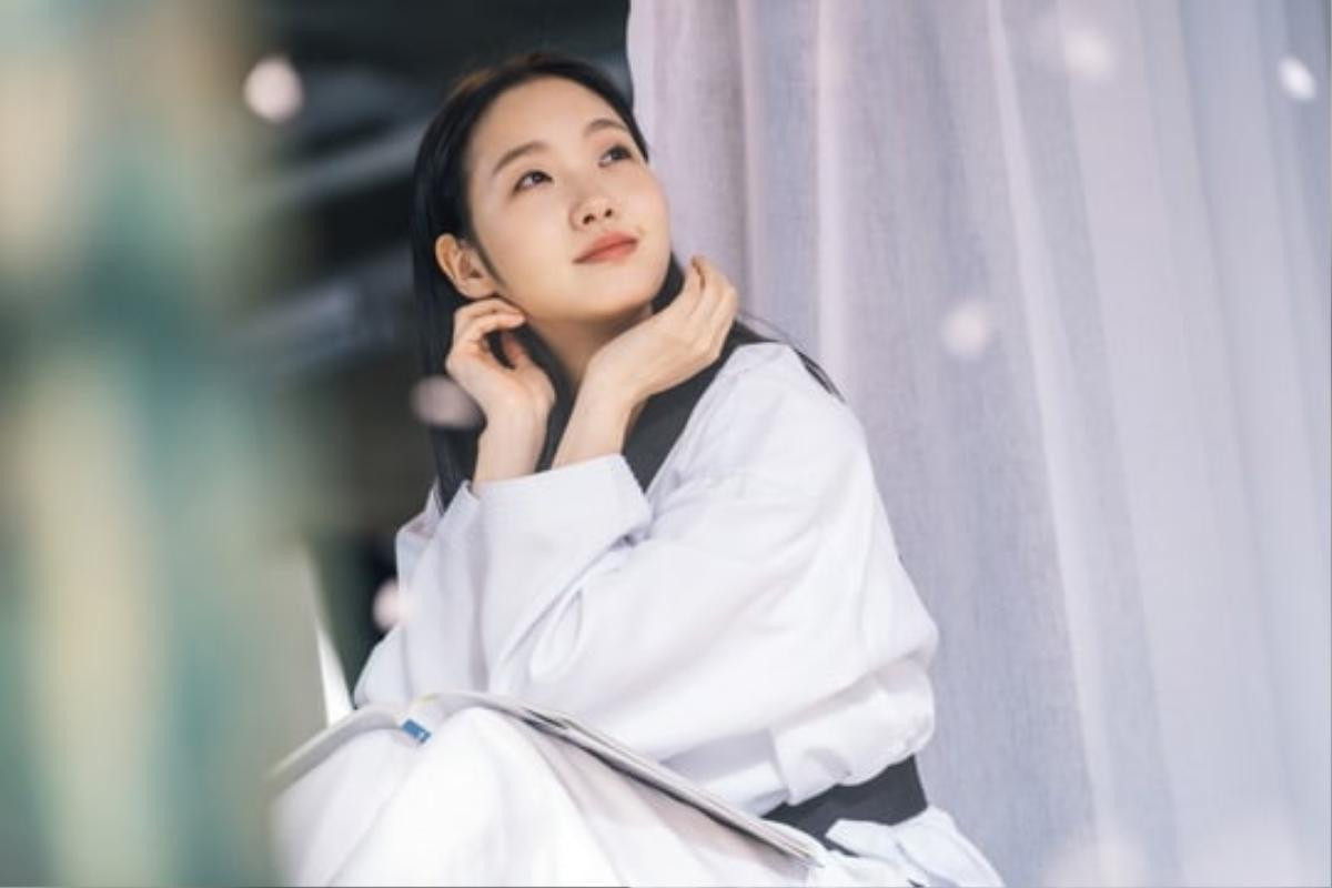 Kim Go Eun ngọt ngào và ngây thơ trong 'The King: Eternal Monarch' Ảnh 4