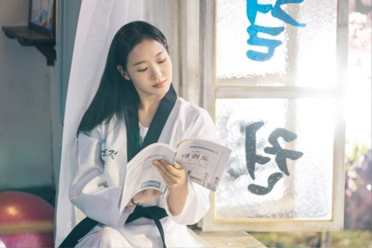 Kim Go Eun ngọt ngào và ngây thơ trong 'The King: Eternal Monarch' Ảnh 2