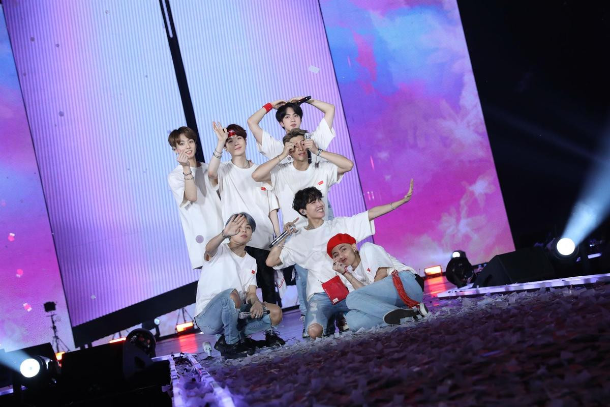 Tạm ngưng nhiều concert world tour 2020, fan vẫn có dịp hội ngộ BTS với loạt chương trình lên sóng màn ảnh nhỏ Ảnh 4