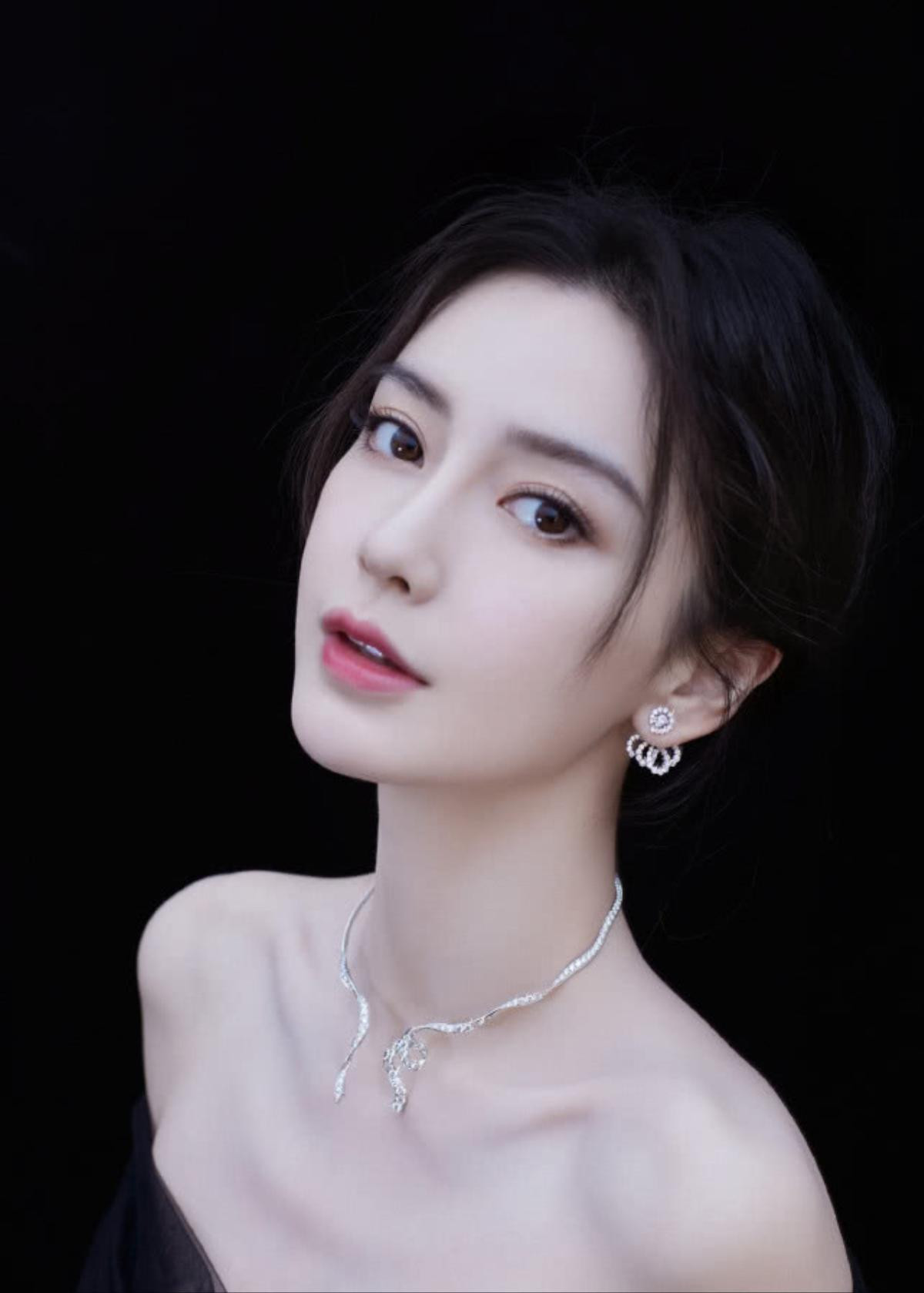 Không còn đóng phim như trước, Angelababy nổi tiếng dựa vào điều gì? Ảnh 8