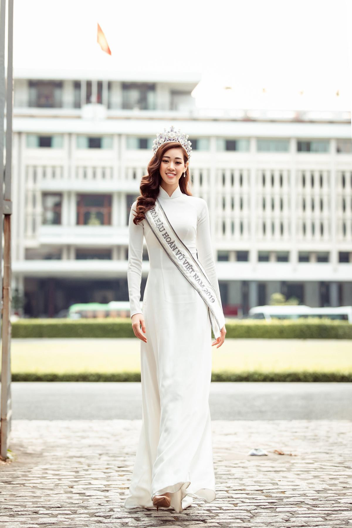 3 lần ghi dấu ấn với áo dài trắng - Lý do để Khánh Vân diện 'báu vật' dự thi Miss Universe 2020 Ảnh 10