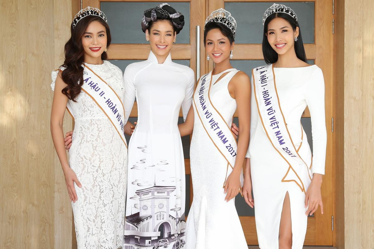 Fan khen H'Hen Niê cúi người chỉnh váy cho Miss Universe Dayana Mendoza suýt rơi vương miện Ảnh 4