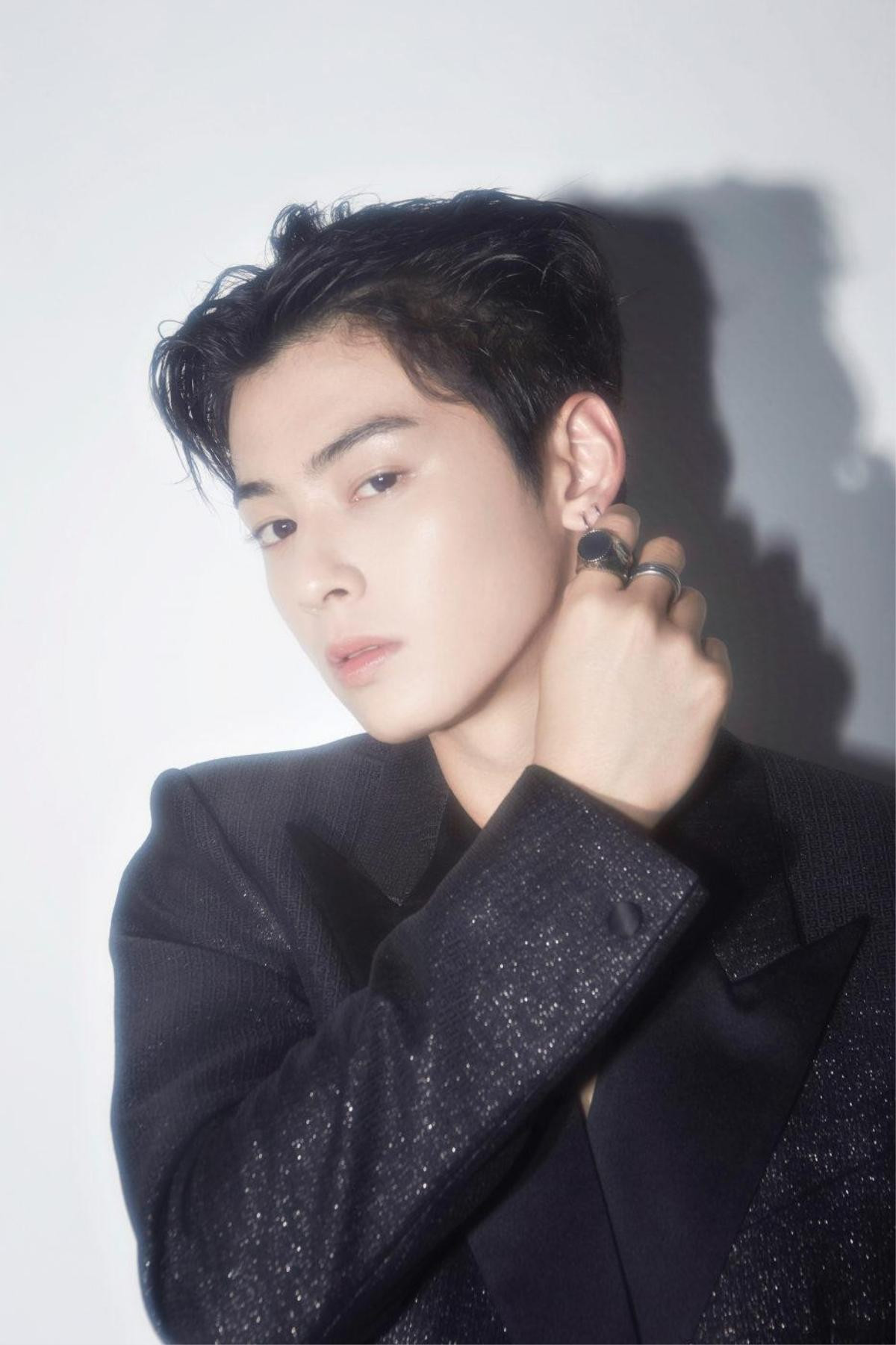 Những bức ảnh làm 'trai hư' của Cha Eunwoo (ASTRO) được 'đào mộ', cư dân mạng: 'Đẹp một cách điên rồ!' Ảnh 7