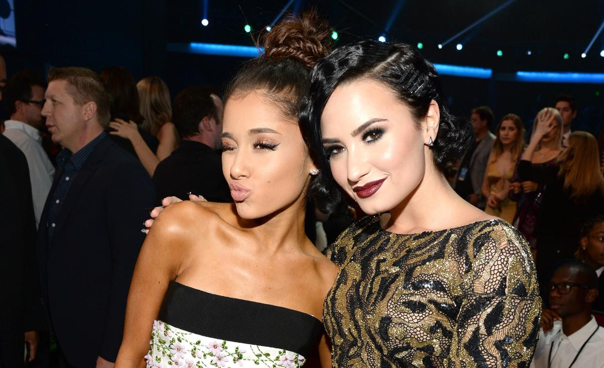 Bạn có biết: Ariana Grande chính là người nài nỉ kẻ thù của Taylor Swift ký hợp đồng với Demi Lovato? Ảnh 2