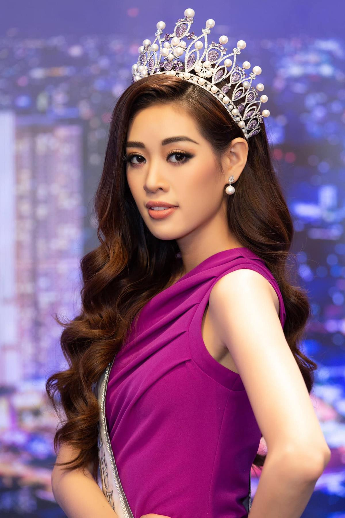 H’Hen Niê dạy Khánh Vân hô tên 'sang chảnh', ủ mưu mang theo xe đạp khi thi Miss Universe để diễn áo dài Ảnh 12