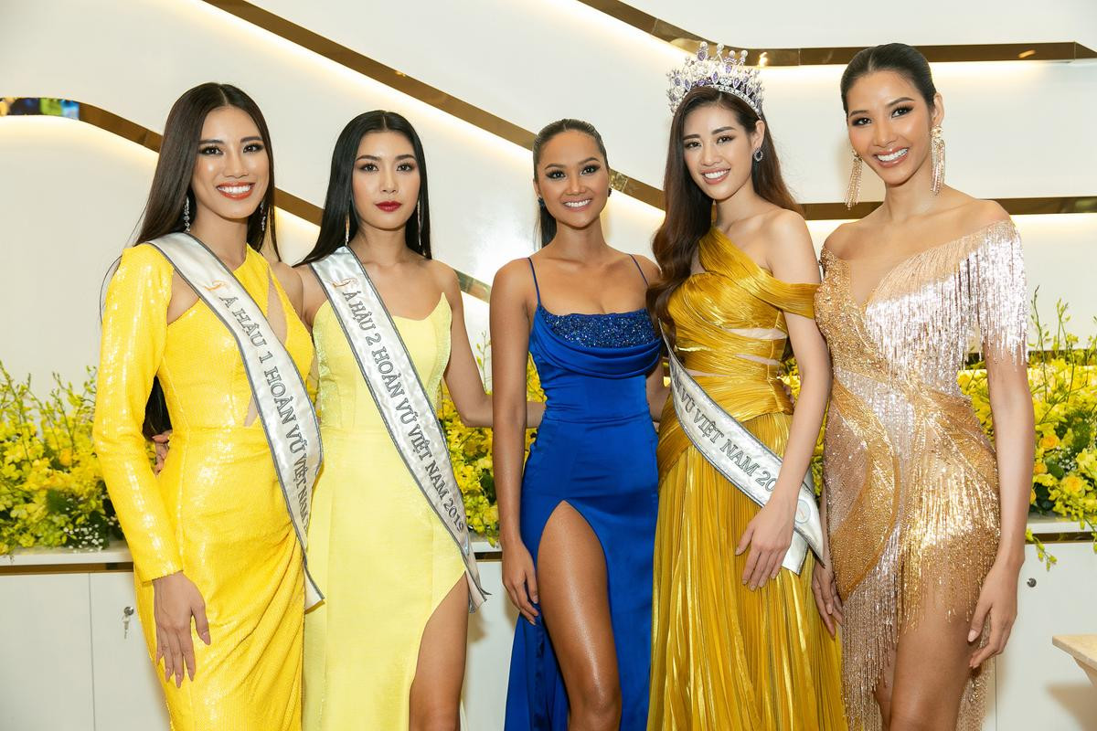 H’Hen Niê dạy Khánh Vân hô tên 'sang chảnh', ủ mưu mang theo xe đạp khi thi Miss Universe để diễn áo dài Ảnh 9