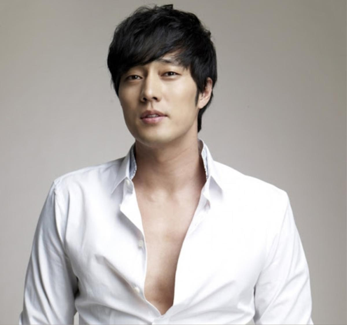 Bạn bè So Ji Sub nói về tin anh kết hôn: 'Họ đã nghĩ đến chuyện hôn nhân từ lâu' Ảnh 9